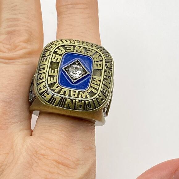 Milwaukee Brewers 1982 World Series Championship Replica Ring Baseball Size 10 - Picture 8 of 9